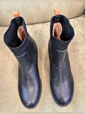 NWOT Gentle Souls Best Chelsea Boot Black Leather
